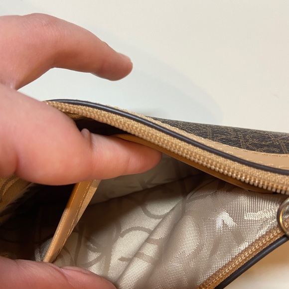 Calvin Klein wristlet/coin pouch - Picture 5 of 5